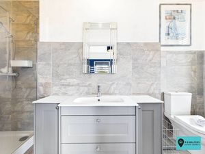 En Suite - click for photo gallery